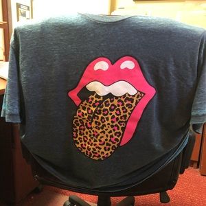 Rolling Stones tongue out! Awesome T-shirt!